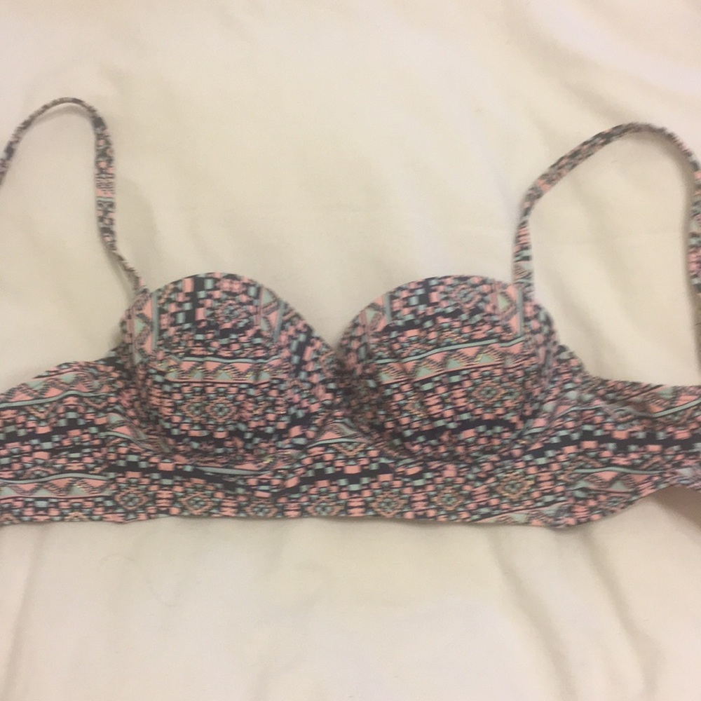 Bikini - Picture 3 of 3
